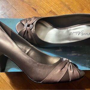 Easy Street Alive Copper Brown Heels With Rhinestones 9.5 Like New